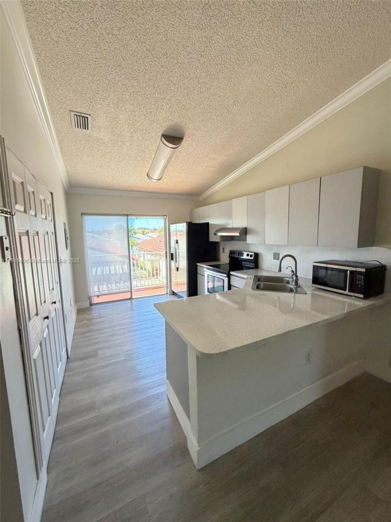 3375 W 76th St, Unit 211, Hialeah, FL 33018 Photo