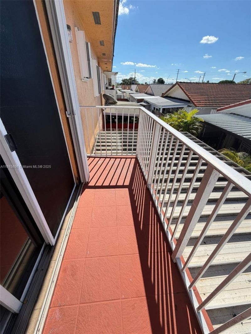 3375 W 76th St, Unit 211, Hialeah, FL 33018 Photo