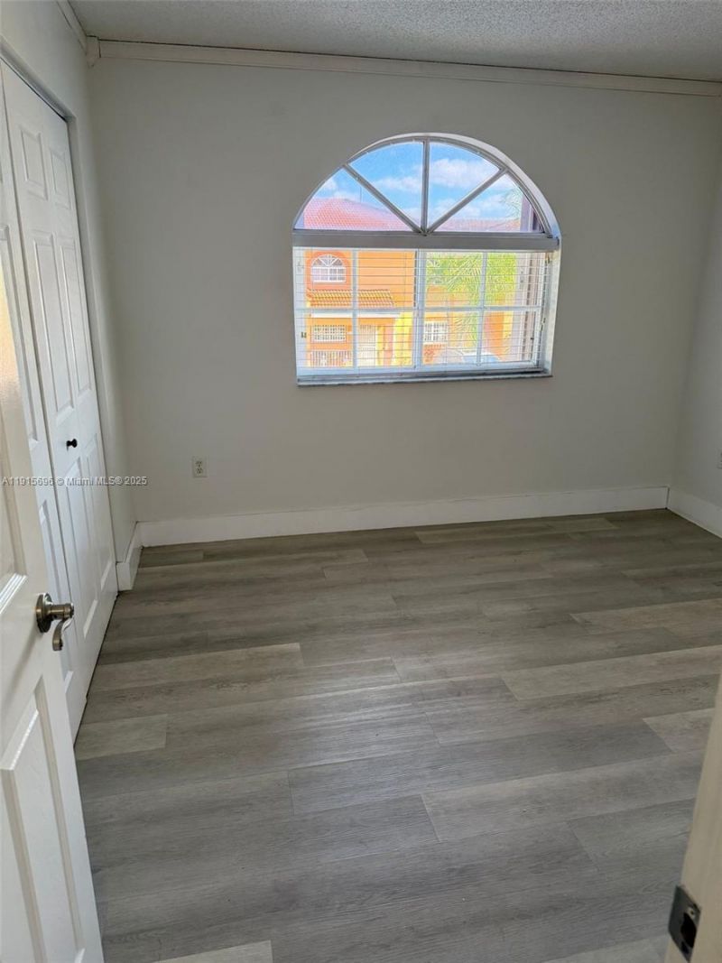 3375 W 76th St, Unit 211, Hialeah, FL 33018 Photo