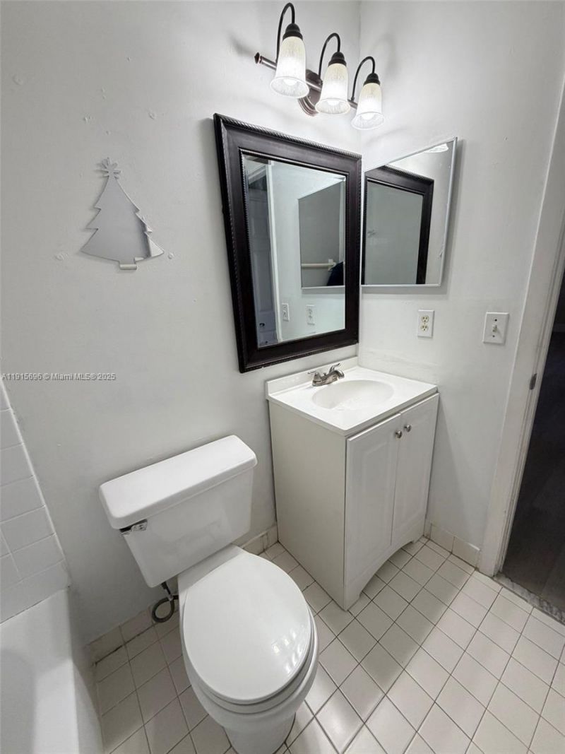 3375 W 76th St, Unit 211, Hialeah, FL 33018 Photo