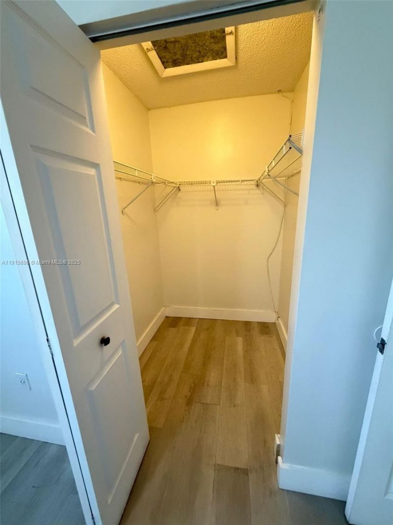 3375 W 76th St, Unit 211, Hialeah, FL 33018 Photo