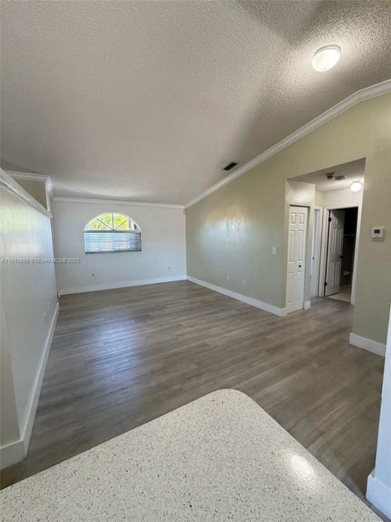 3375 W 76th St, Unit 211, Hialeah, FL 33018 Photo