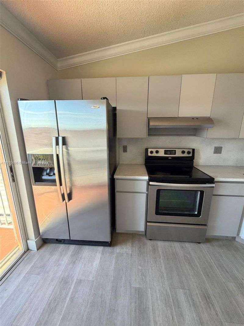 3375 W 76th St, Unit 211, Hialeah, FL 33018 Photo