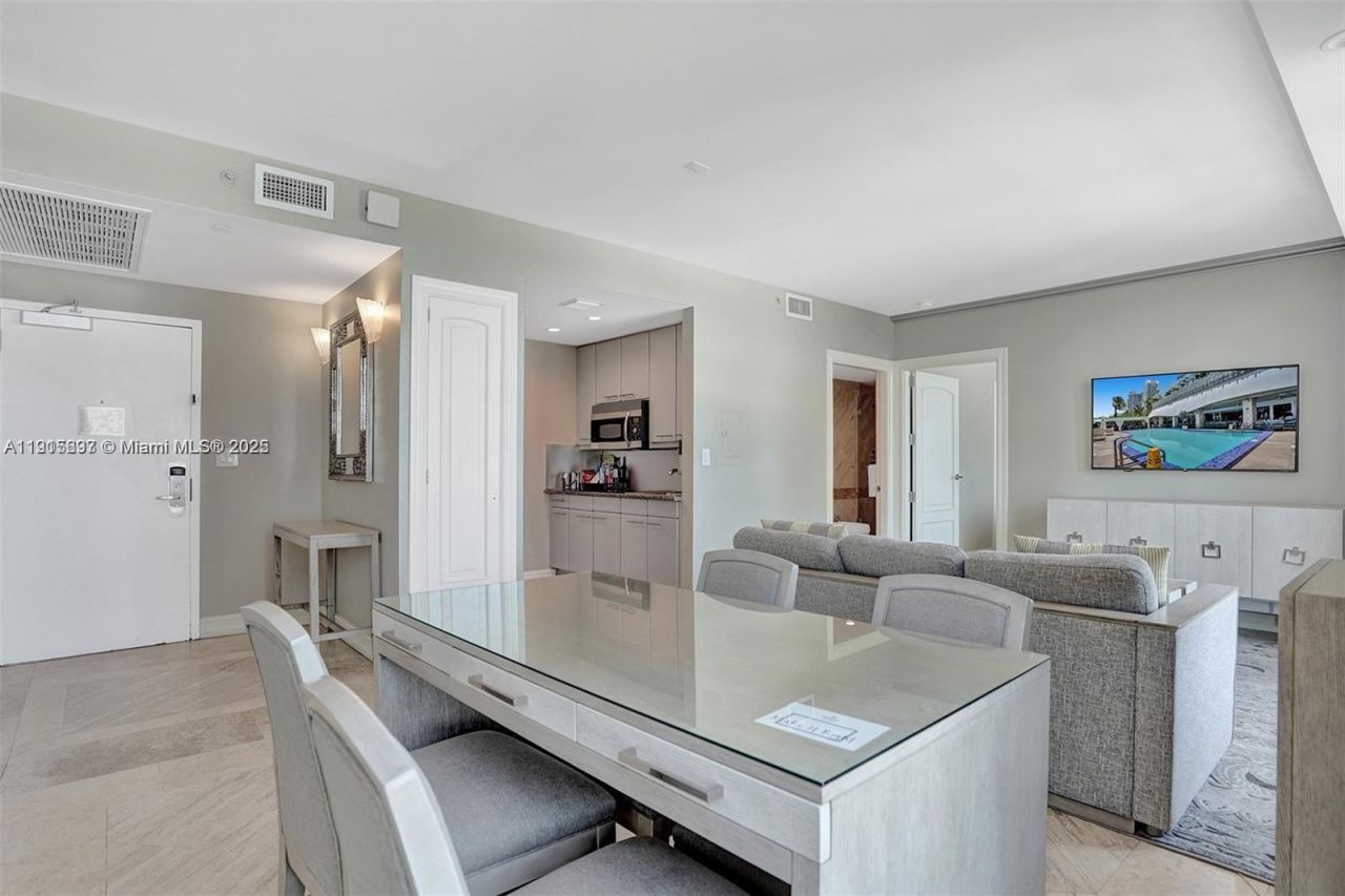 101 Ocean Dr, Unit 906, Miami Beach, FL 33139 Photo