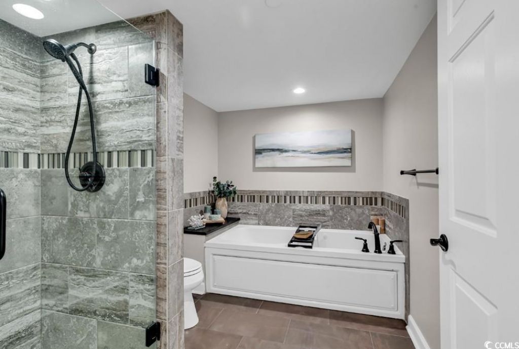 8560 Queensway Blvd. Photo 12