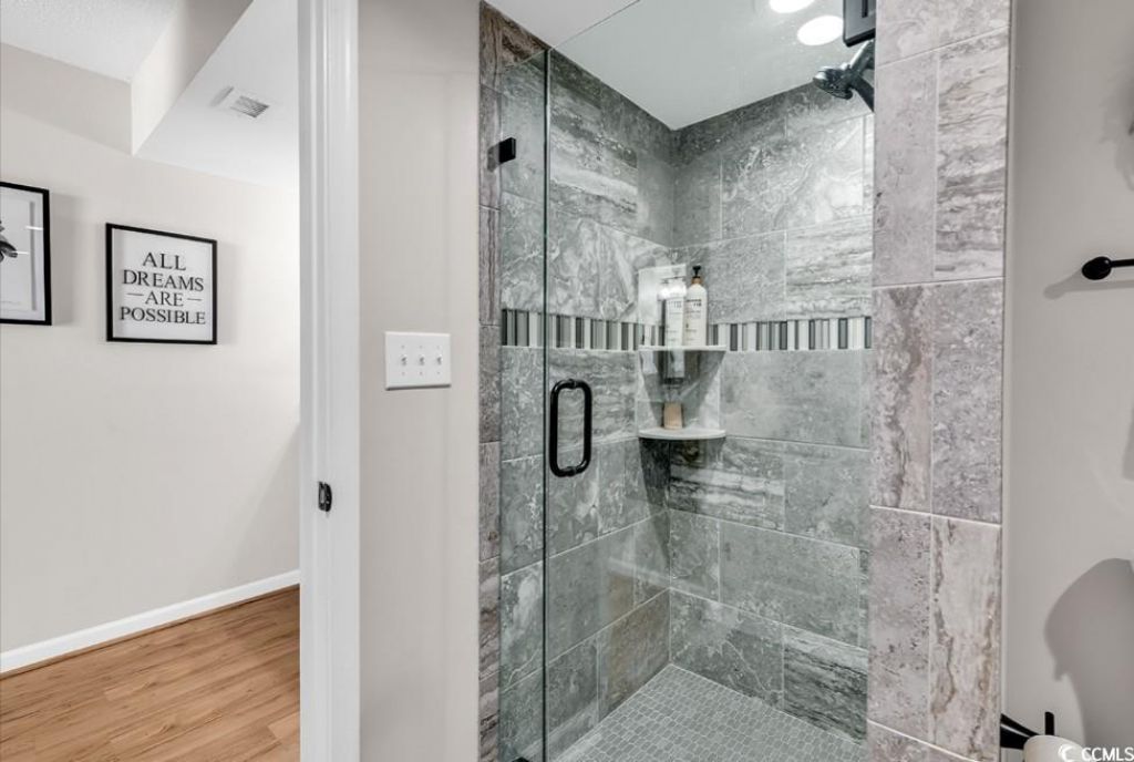 8560 Queensway Blvd. Photo 13