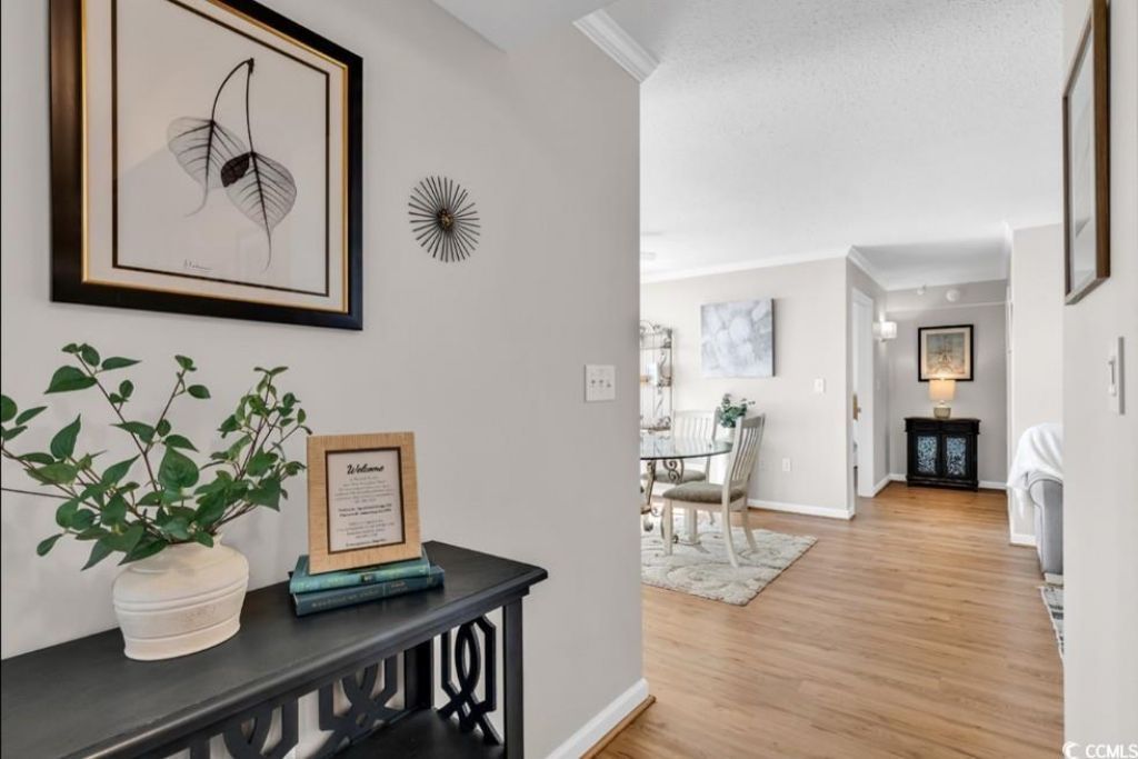 8560 Queensway Blvd. Photo 6