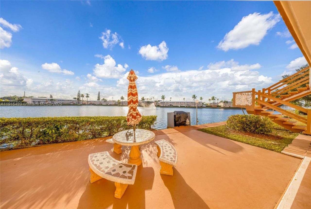 900 SW 10th Ter, Unit 14S, Hallandale Beach, FL 33009 Photo