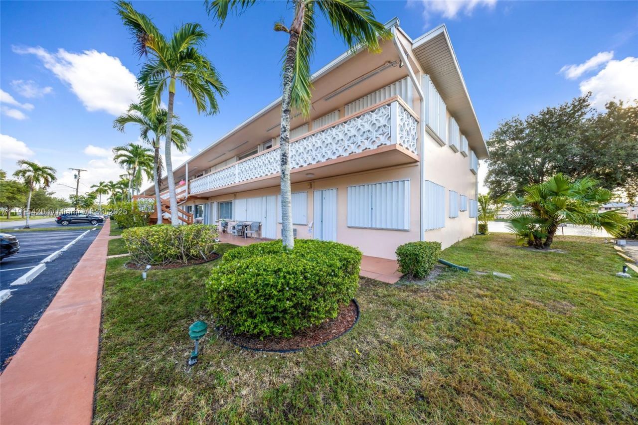 900 SW 10th Ter, Unit 14S, Hallandale Beach, FL 33009 Photo