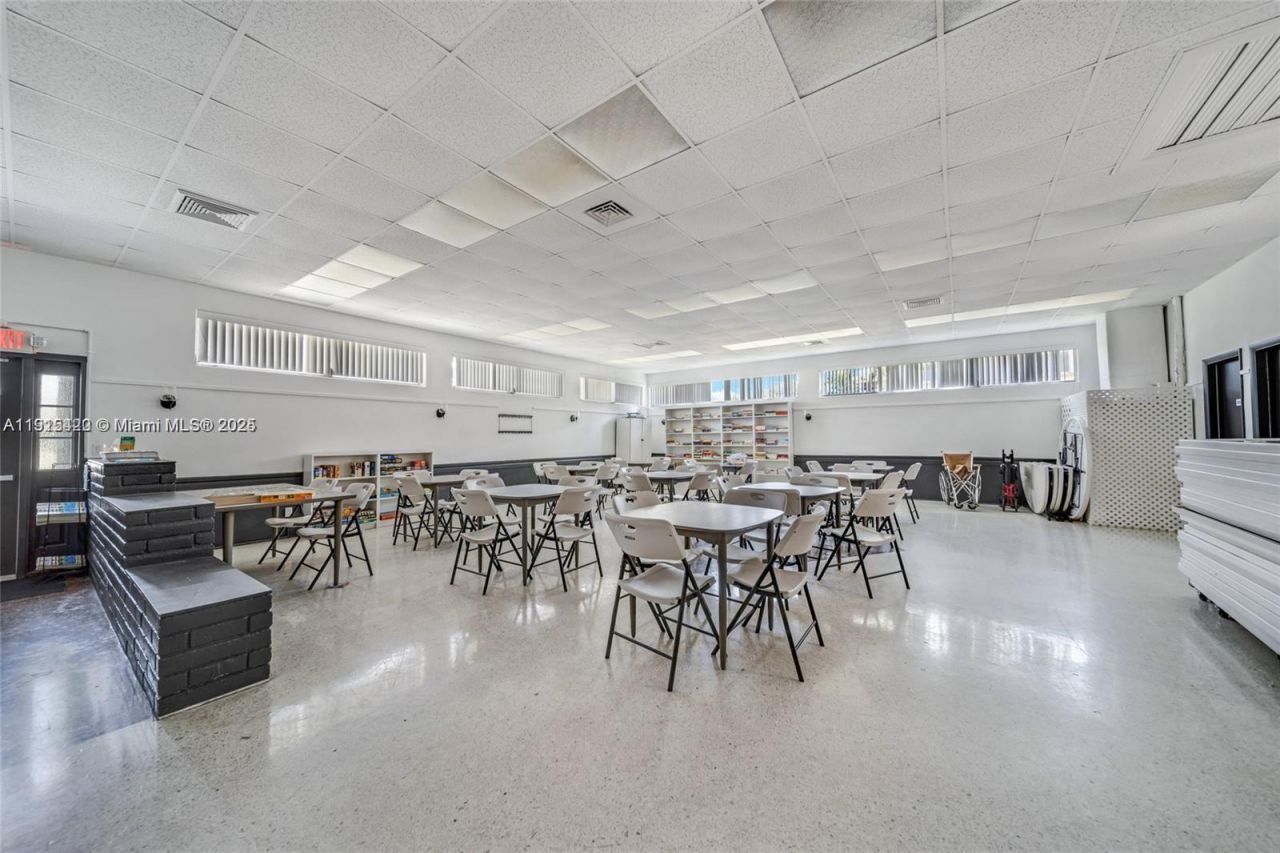 900 SW 10th Ter, Unit 14S, Hallandale Beach, FL 33009 Photo