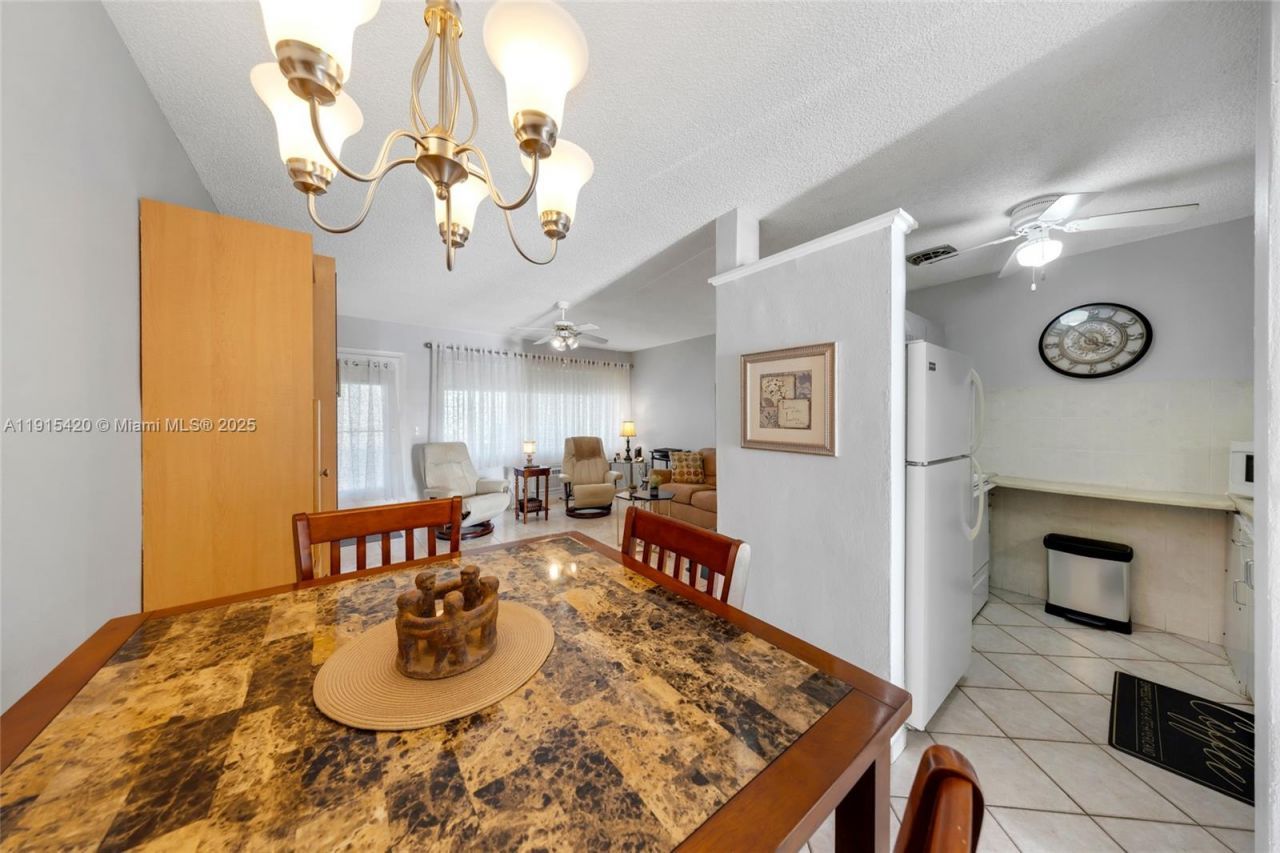 900 SW 10th Ter, Unit 14S, Hallandale Beach, FL 33009 Photo