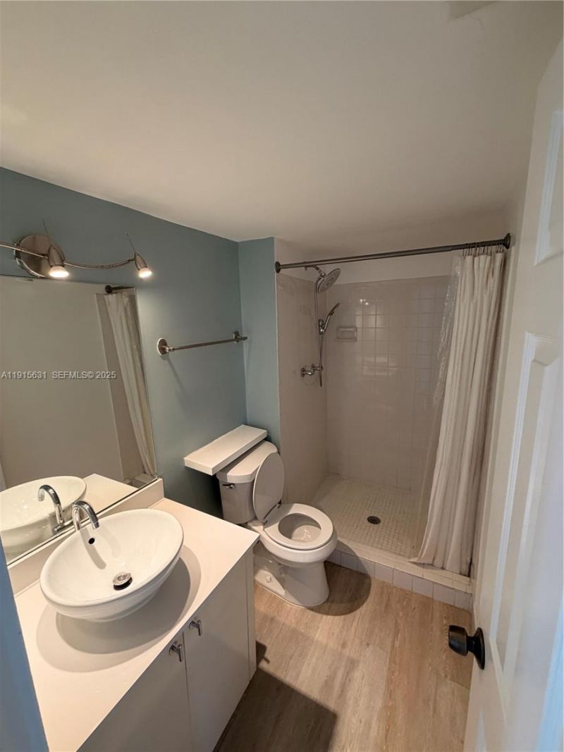 2350 NE 135th St, Unit 503, North Miami, FL 33181 Photo