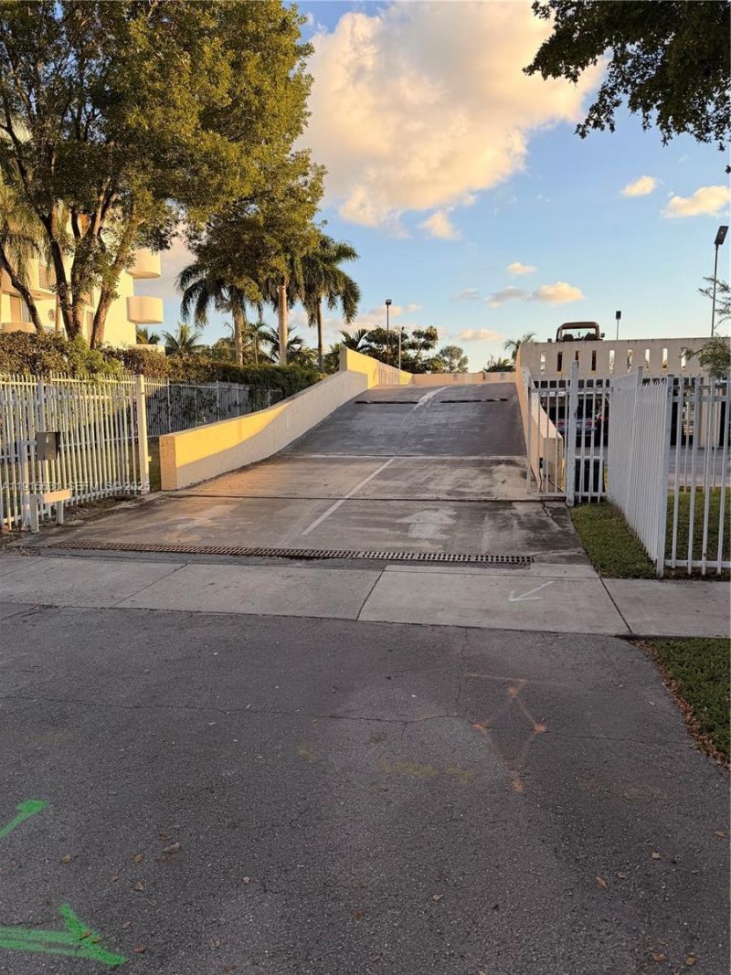 2350 NE 135th St, Unit 503, North Miami, FL 33181 Photo