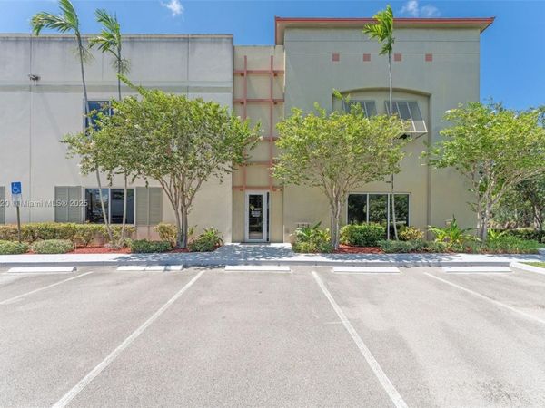 6850 Lyons Technology Cir, Coconut Creek, FL 33073