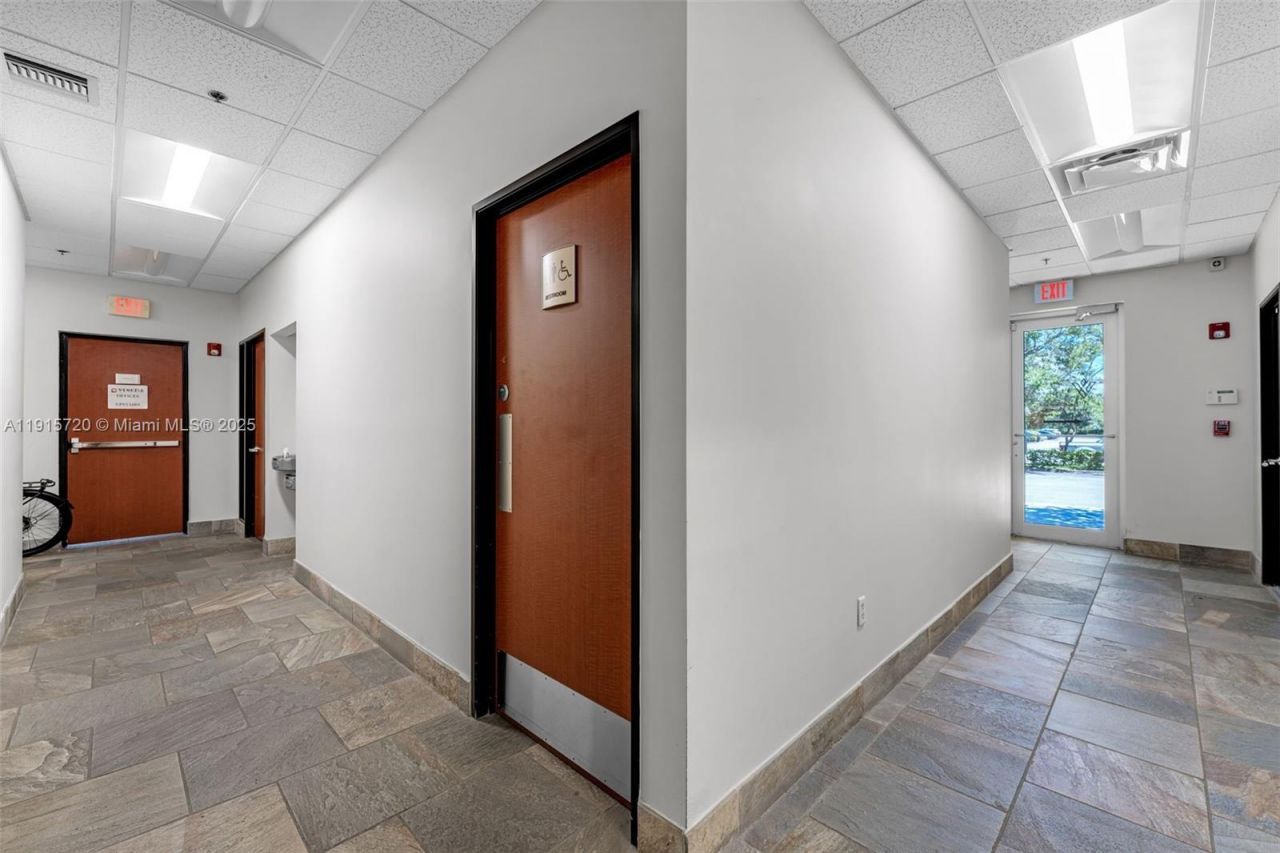 6850 Lyons Technology Cir, Coconut Creek, FL 33073 Photo