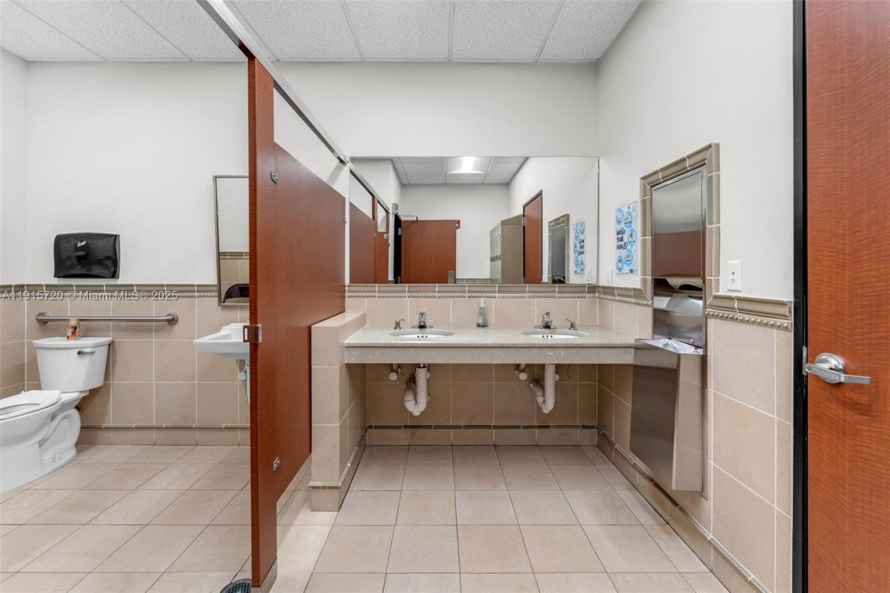 6850 Lyons Technology Cir, Coconut Creek, FL 33073 Photo