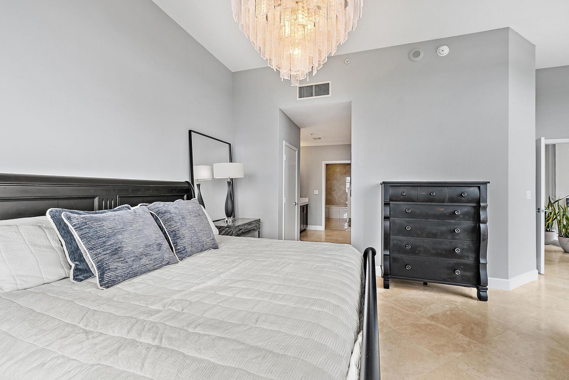 550 Okeechobee Boulevard, Unit Uph-11, West Palm Beach, FL 33401 Photo