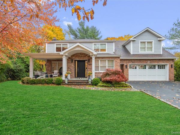 96 Oakdale Lane, East Hills, NY 11577