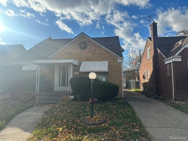 19429 Winthrop Street, Detroit, MI 48235