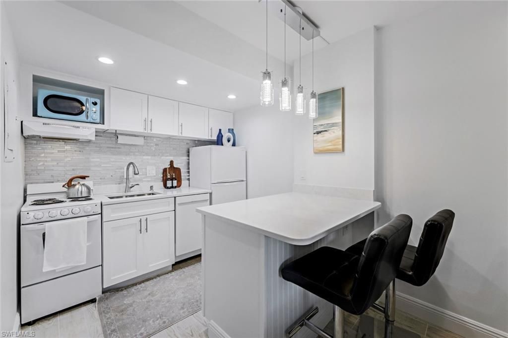 5 Bluebill Ave, Unit 205, Naples, FL 34108 Photo