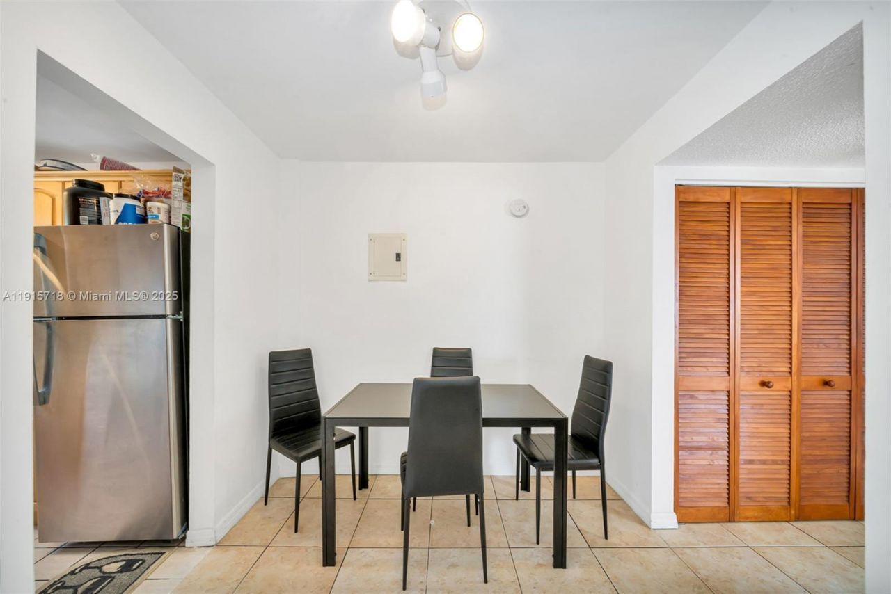 1530 Pennsylvania Ave, Unit 203, Miami Beach, FL 33139 Photo