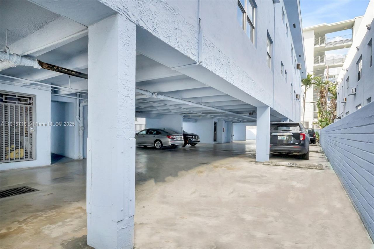 1530 Pennsylvania Ave, Unit 203, Miami Beach, FL 33139 Photo