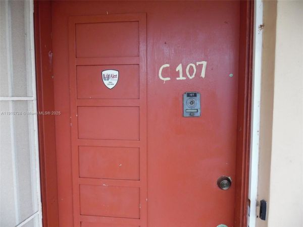 1501 NE 191st St, Unit C107, Miami, FL 33179