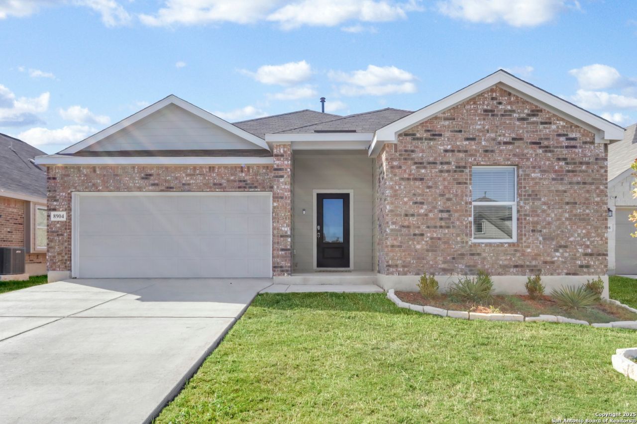 8904 James Bowie, Seguin, TX 78155 Main Photo