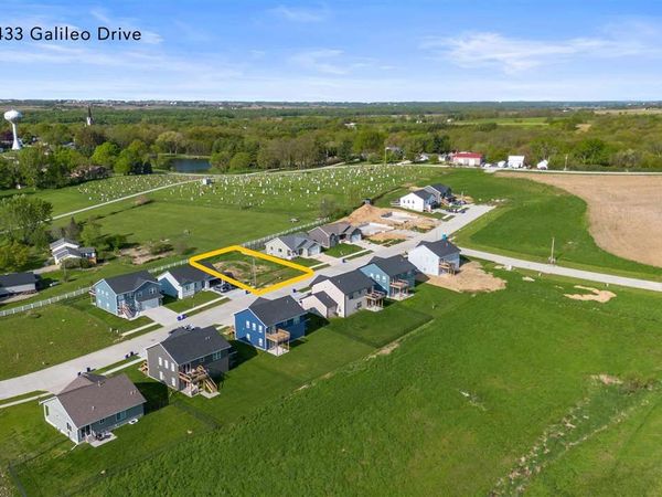 433 Galileo Dr, Riverside, IA 52327