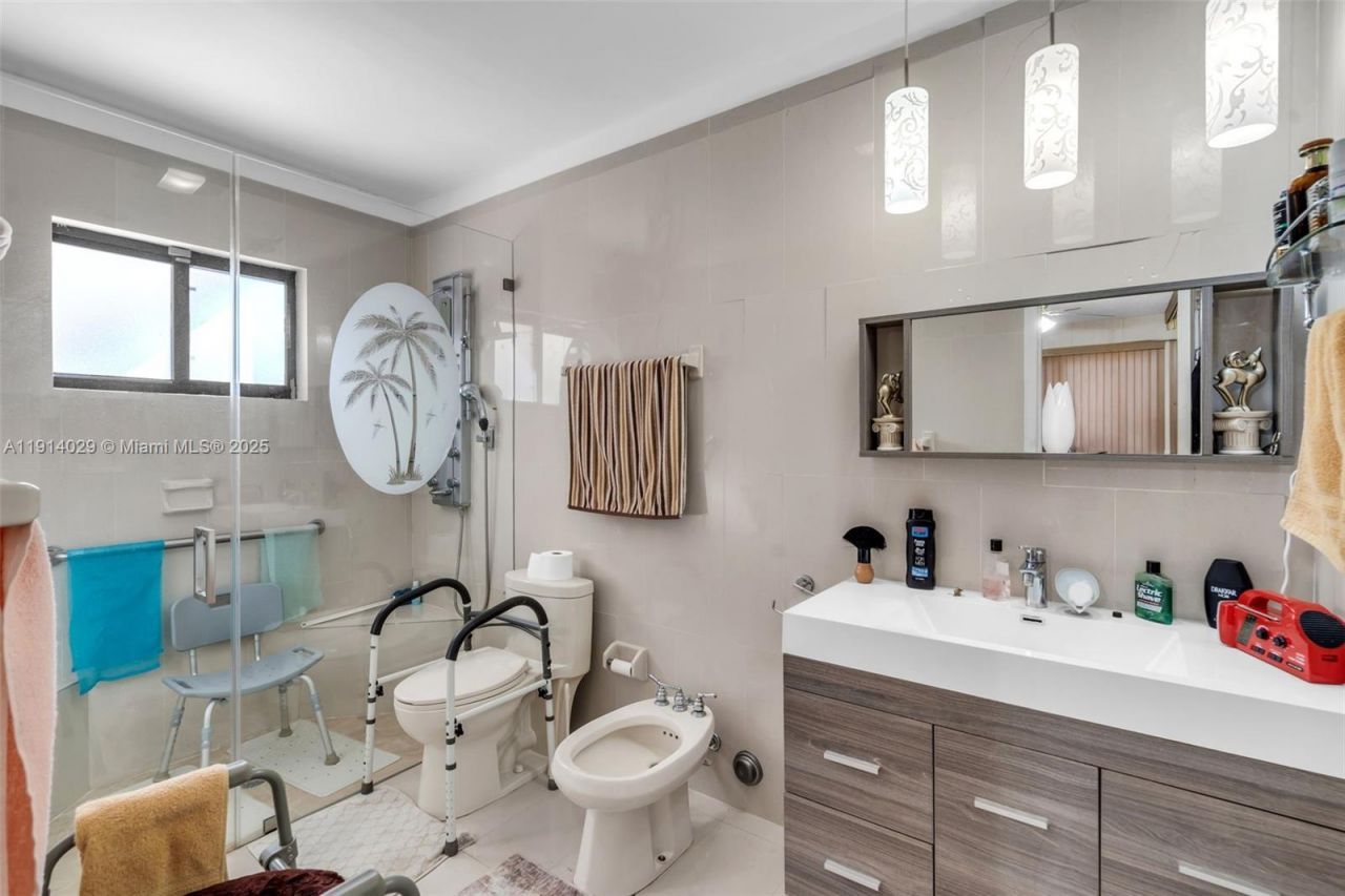 1861 SW 19th St, Miami, FL 33145 Photo