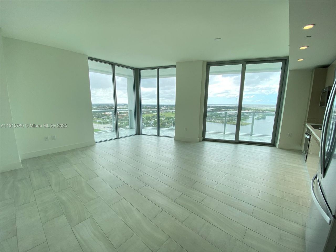 2000 Metropica Way, Unit 2104, Sunrise, FL 33323 Photo