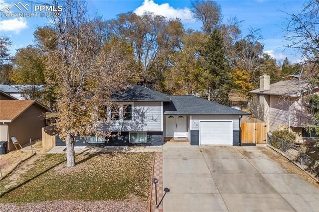 526 Griffith Way, Colorado Springs, CO 80911 Main Photo