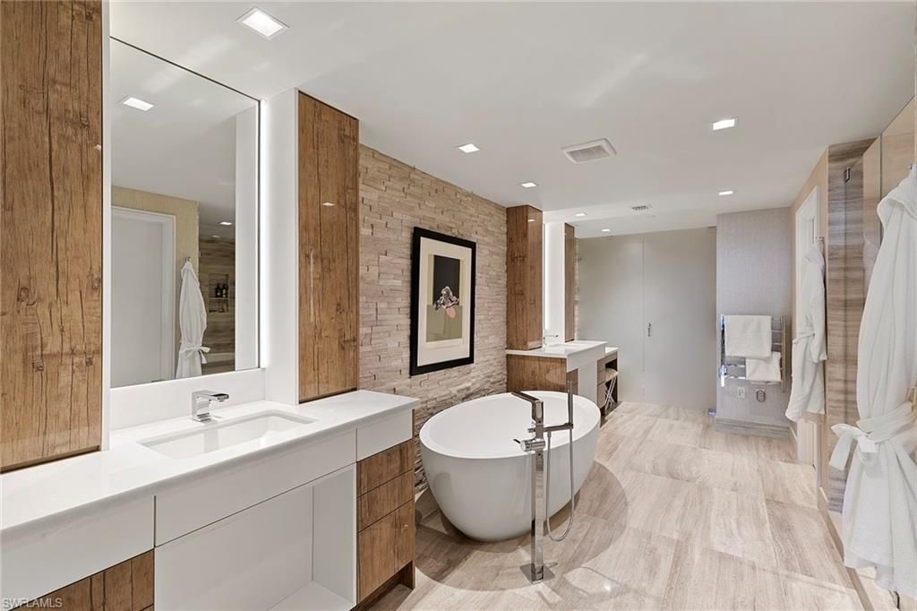 6897 Grenadier Blvd, Unit 902, Naples, FL 34108 Photo
