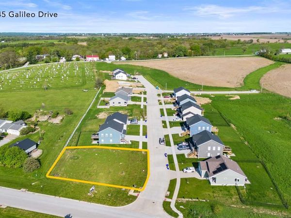 445 Galileo Dr, Riverside, IA 52327