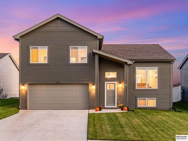 10913 Craig Street, Omaha, NE 68142