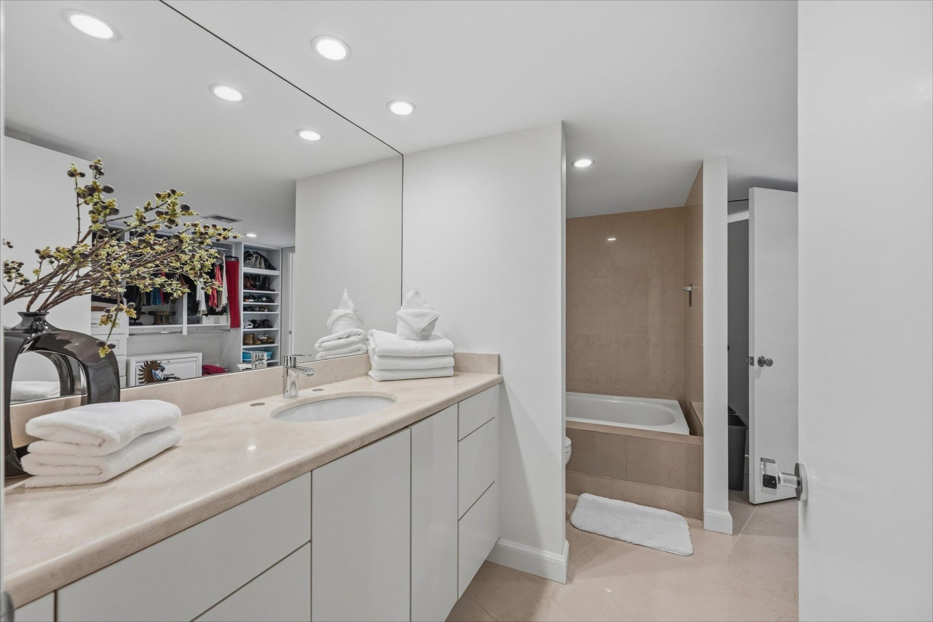 100 Sunrise Avenue, Unit 520/521, Palm Beach, FL 33480 Photo