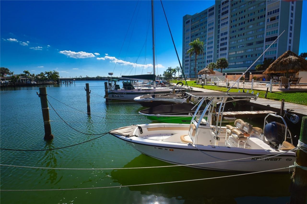 51 Island Way, Unit 909, Clearwater, FL 33767 Photo