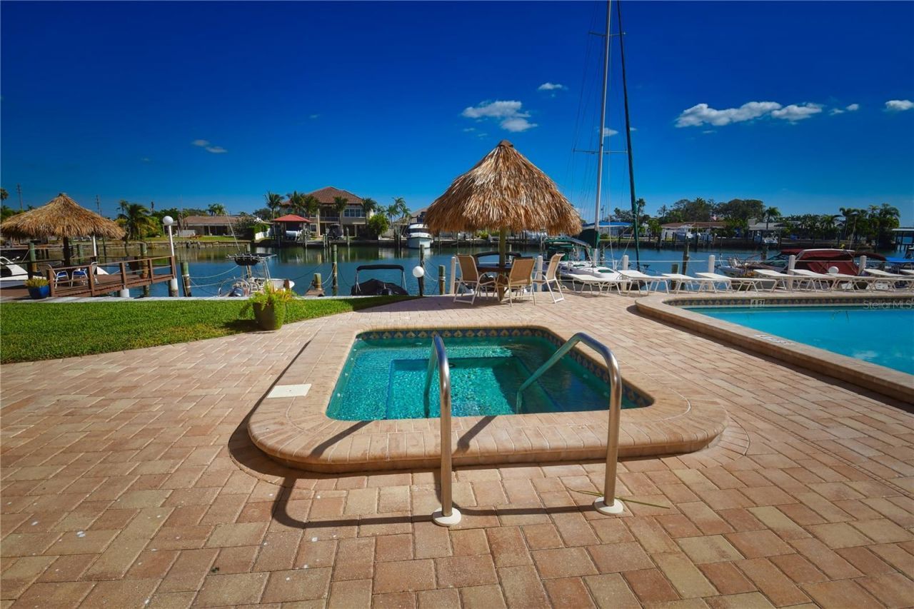 51 Island Way, Unit 909, Clearwater, FL 33767 Photo