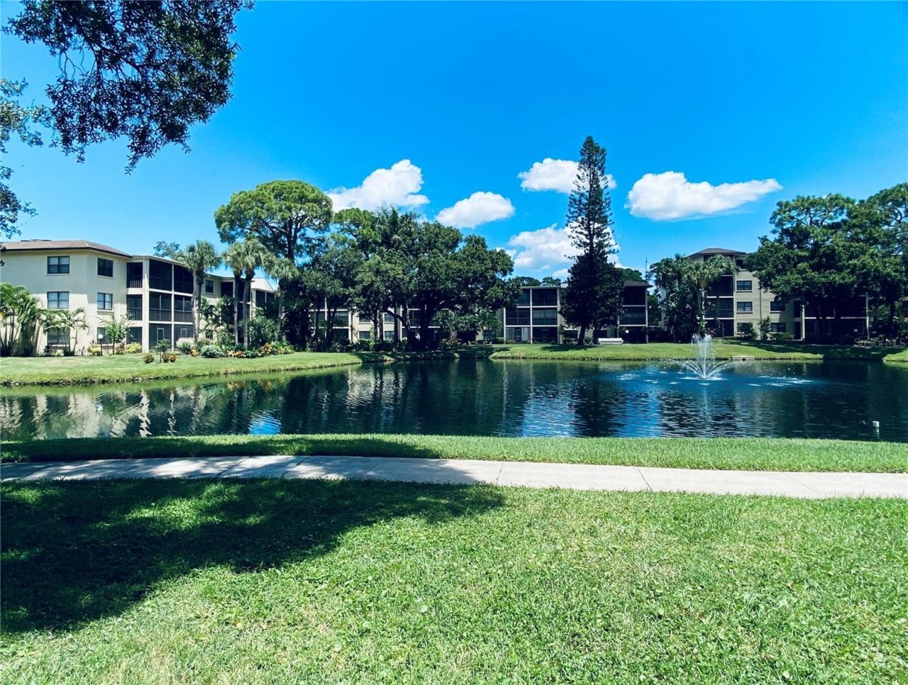315 30th Avenue W, Unit B305, Bradenton, FL 34205 Photo