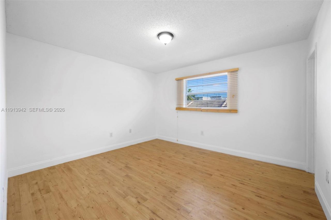 415 NE 2nd St, Unit 215, Hallandale Beach, FL 33009 Photo