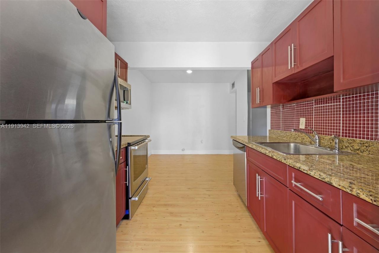 415 NE 2nd St, Unit 215, Hallandale Beach, FL 33009 Photo