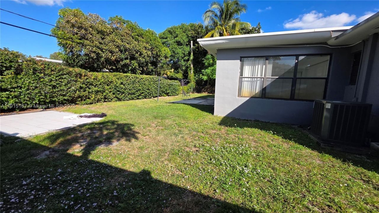 525 NE 132nd Ter, Unit 525 or 527, North Miami, FL 33161 Photo