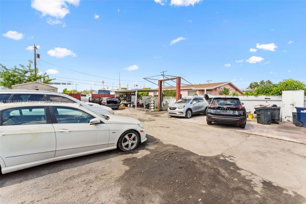 4245 E 8th Ave, Hialeah, FL 33013 Photo