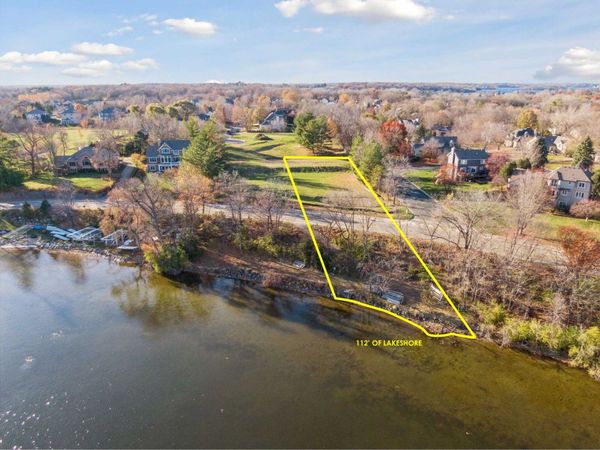 3930 Stratford Lane, Chanhassen, MN 55331