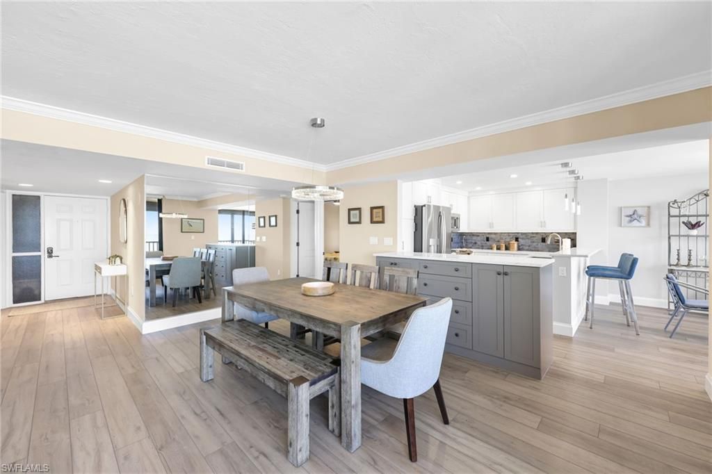 9653 Gulf Shore Dr, Unit 402, Naples, FL 34108 Photo