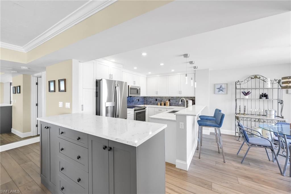 9653 Gulf Shore Dr, Unit 402, Naples, FL 34108 Photo