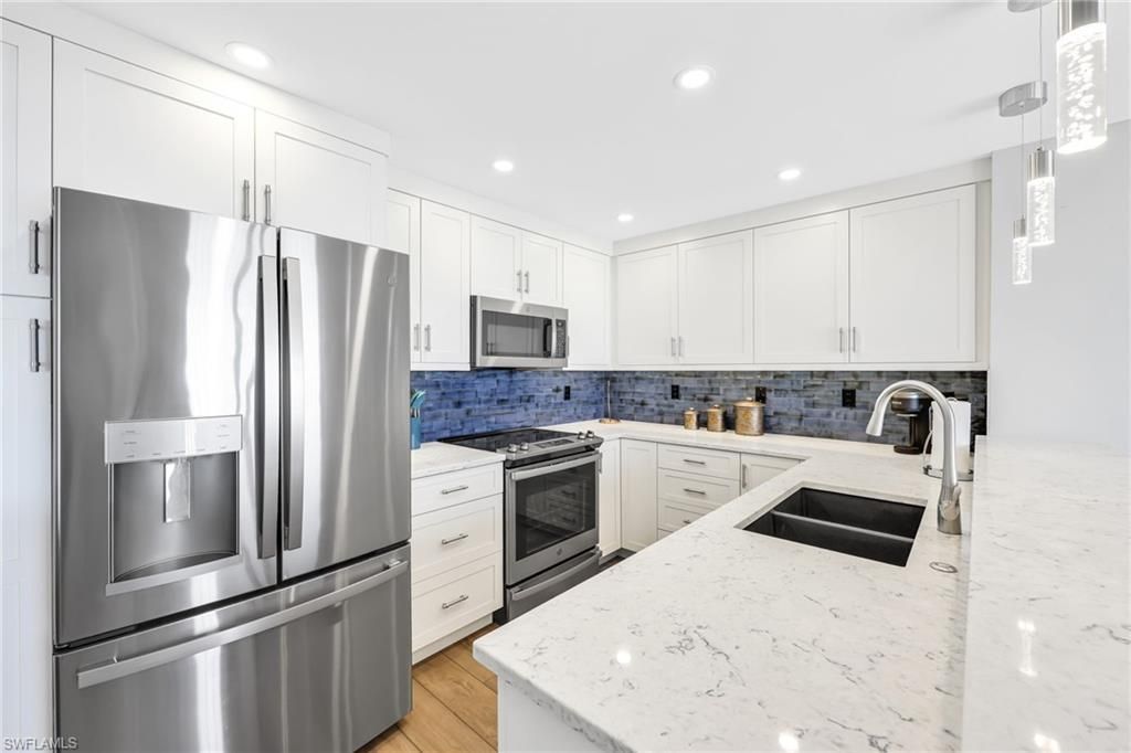 9653 Gulf Shore Dr, Unit 402, Naples, FL 34108 Photo