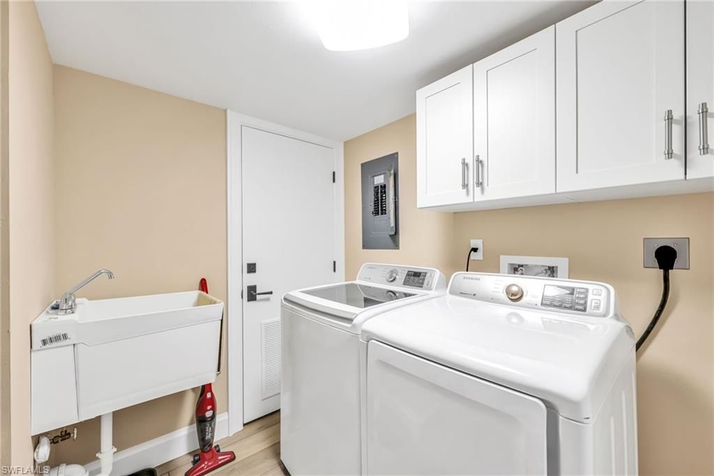 9653 Gulf Shore Dr, Unit 402, Naples, FL 34108 Photo