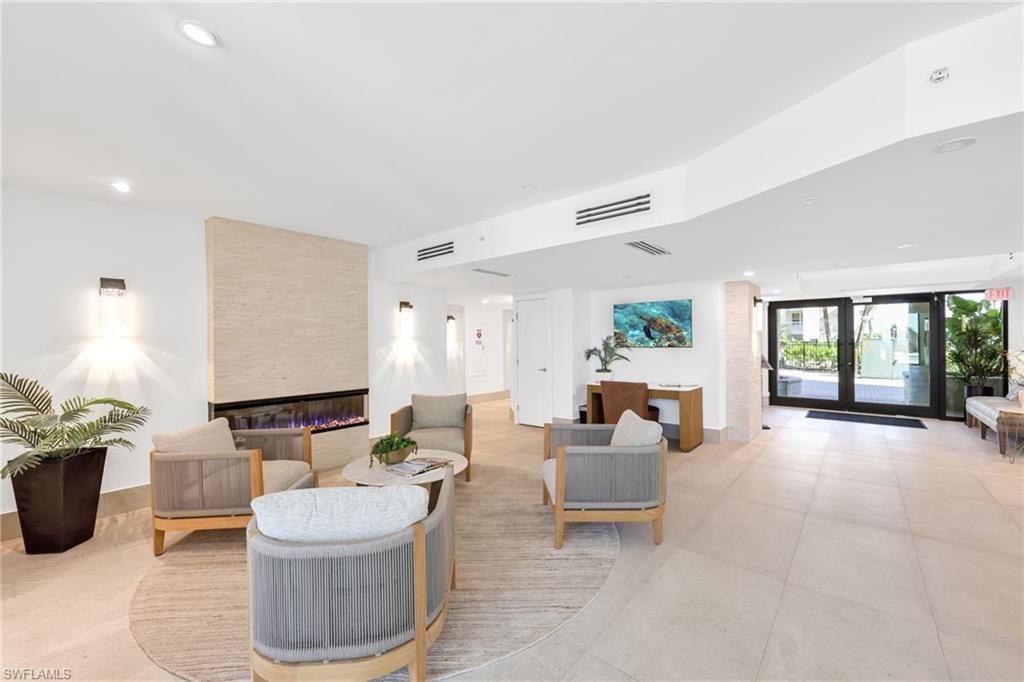 9653 Gulf Shore Dr, Unit 402, Naples, FL 34108 Photo