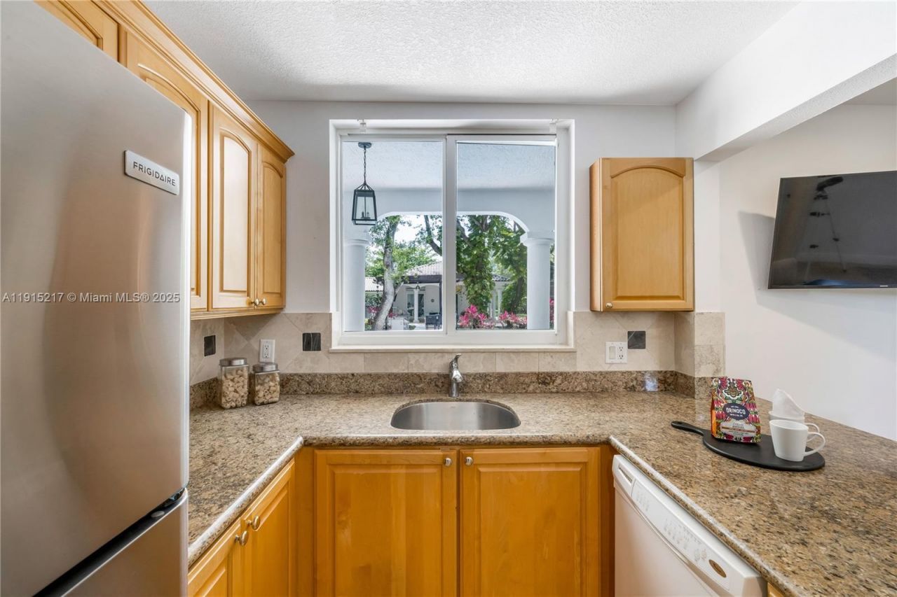 8941 SW 65th Ct, Unit 8941, Pinecrest, FL 33156 Photo